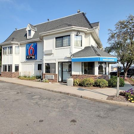 Motel 6 Milwaukee West - Brookfield Eksteriør billede