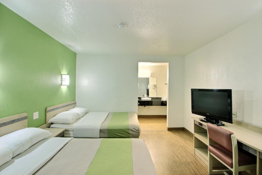 Motel 6 Milwaukee West - Brookfield Eksteriør billede