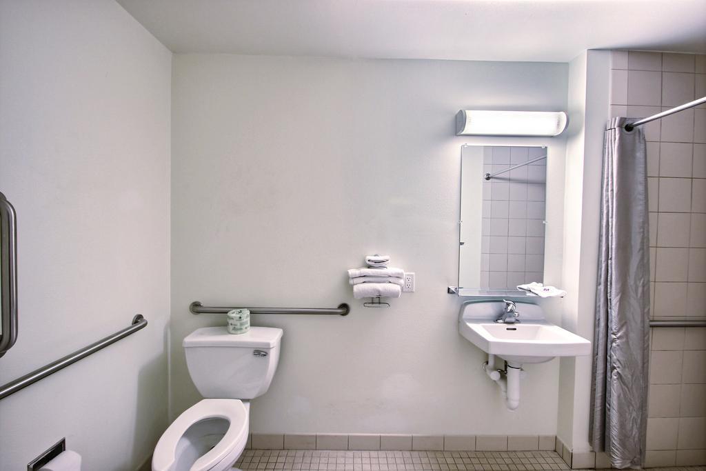 Motel 6 Milwaukee West - Brookfield Eksteriør billede
