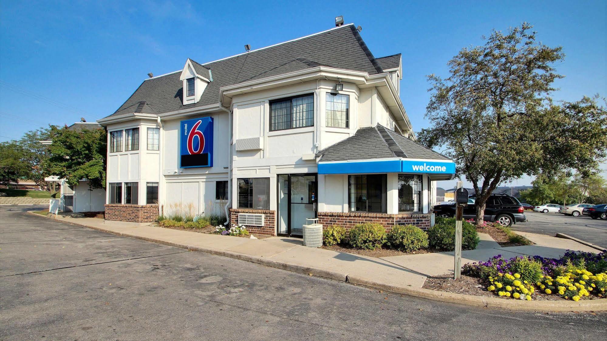 Motel 6 Milwaukee West - Brookfield Eksteriør billede