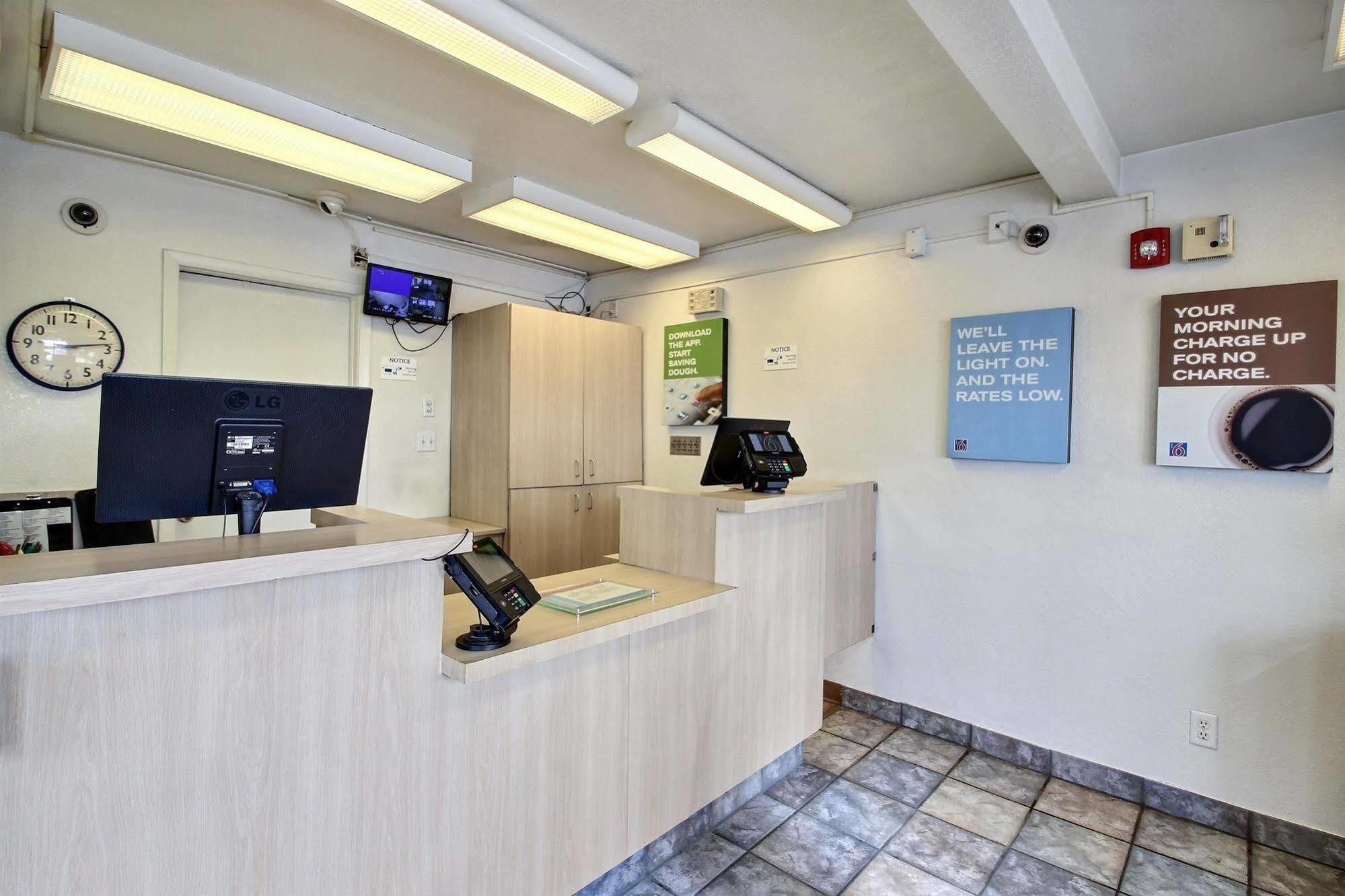 Motel 6 Milwaukee West - Brookfield Eksteriør billede