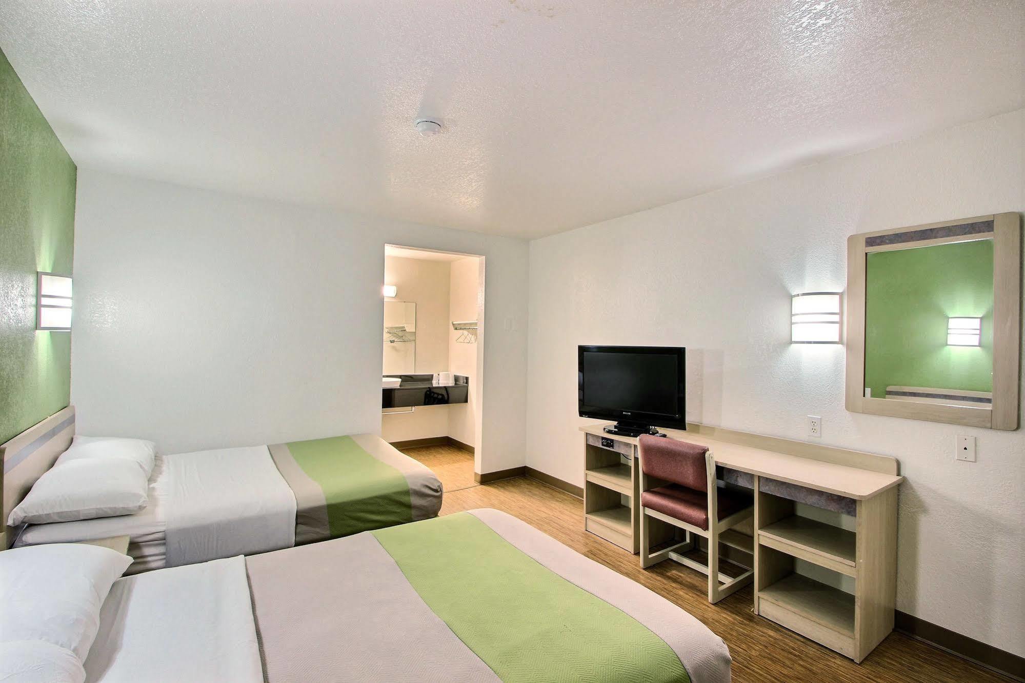 Motel 6 Milwaukee West - Brookfield Eksteriør billede