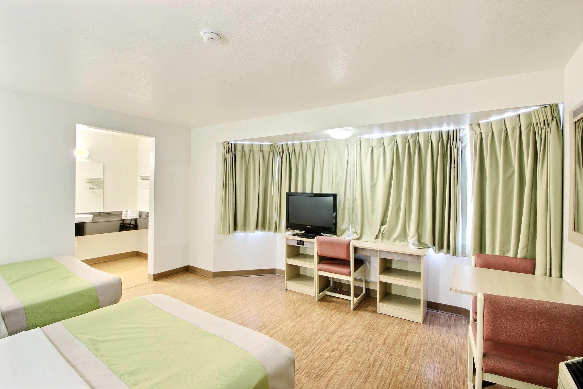 Motel 6 Milwaukee West - Brookfield Eksteriør billede