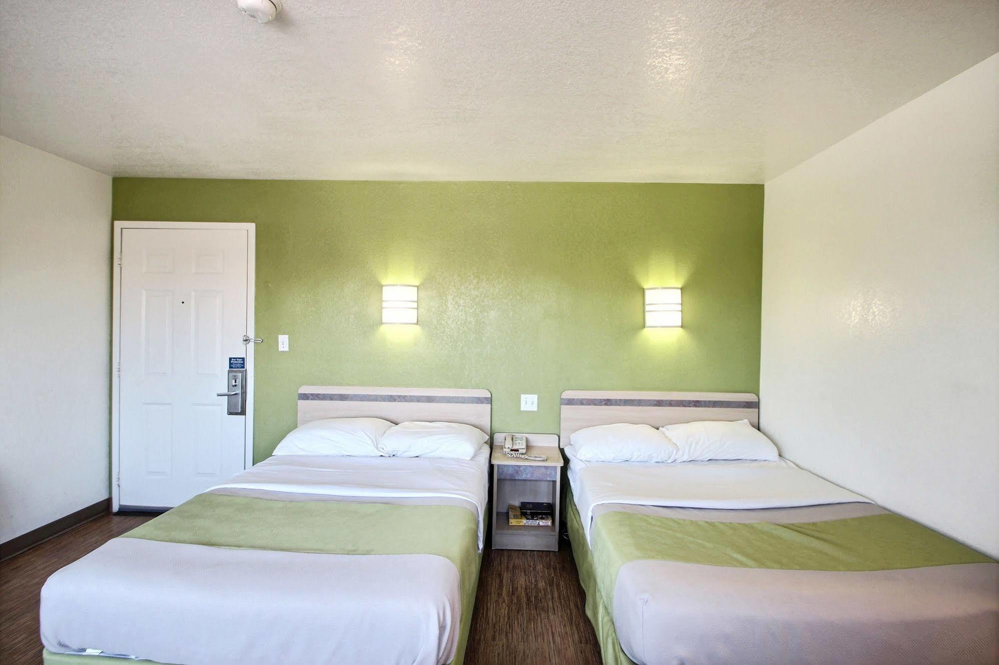 Motel 6 Milwaukee West - Brookfield Eksteriør billede