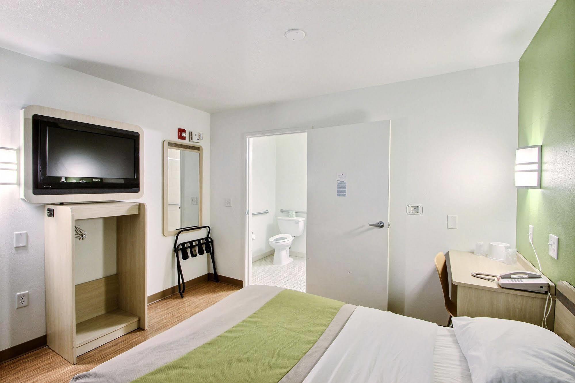 Motel 6 Milwaukee West - Brookfield Eksteriør billede