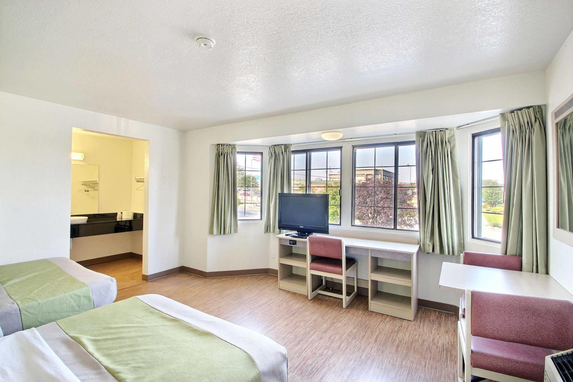 Motel 6 Milwaukee West - Brookfield Eksteriør billede