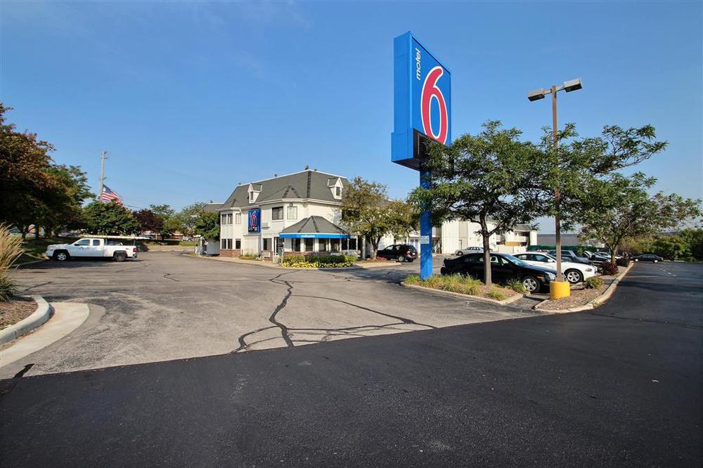Motel 6 Milwaukee West - Brookfield Eksteriør billede